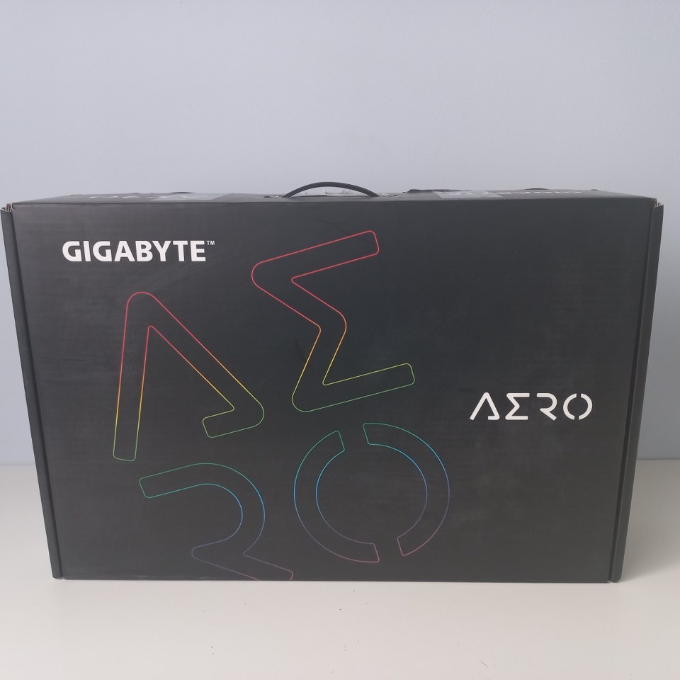 4719331956769 Laptop Gigabyte AERO 15 OLED XD-73DE644SP Intel Core i7-11800H RTX3070 8GB 2x16GB 1TB W10P