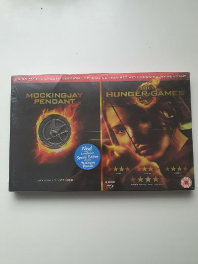 The Hunger Games  Blu - Ray 2-disc + Mockingjay Pendant spec. ed 2012 NEW SEALED