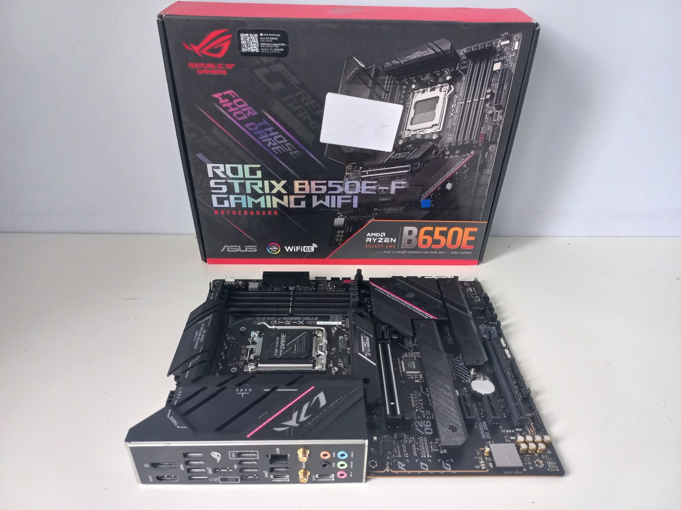 4711081944034 ASUS B650E-F ROG STRIX GAMING WIFI Socket AM5